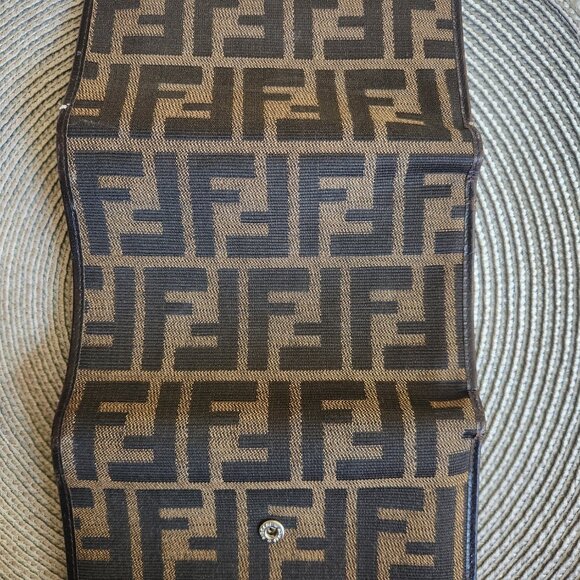 Classic Brown Fendi Large Wallet - Picture 2 of 7